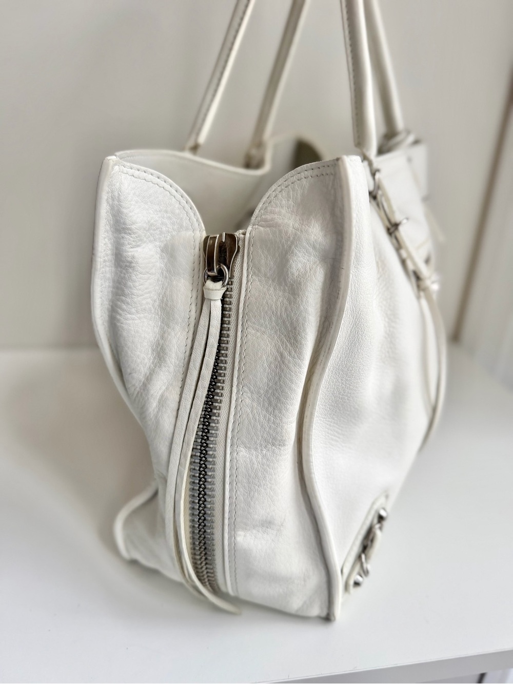 Balenciaga White Pebbled Leather Tote Bag - Picture 4 of 16